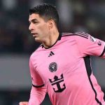 Luis Suárez expulsado por escupitajo