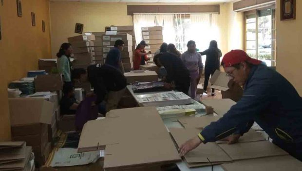 Fabrican maletas electorales en Bolivia para el balotaje