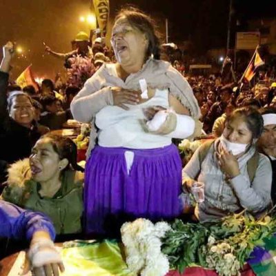 familiares velan a sus muertos en Sacaba