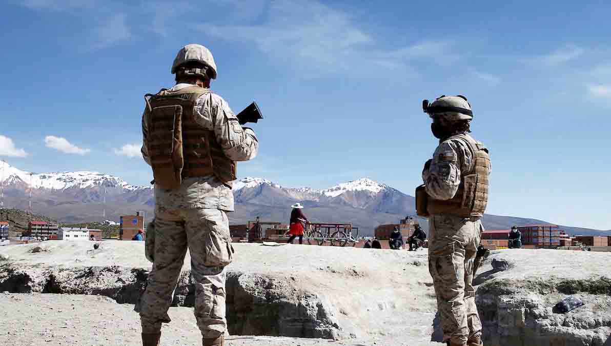 militares bolivianos vigilan la frontera