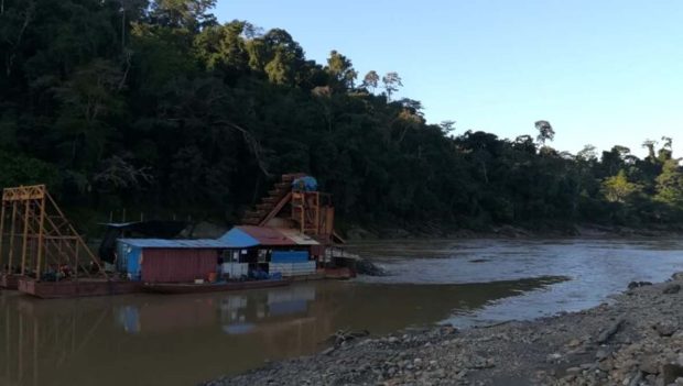 mueren aplastados por buscar oro en Pando
