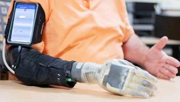 Prueban una mano de prótesis con tacto