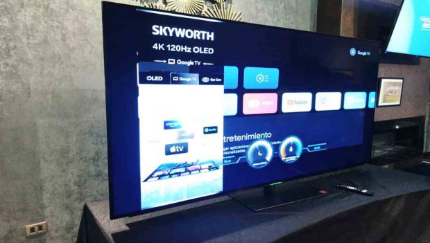 Skyworth presenta tv karaoke en Bolivia