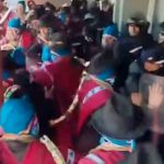 comunarios toman Alcaldía de Viacha