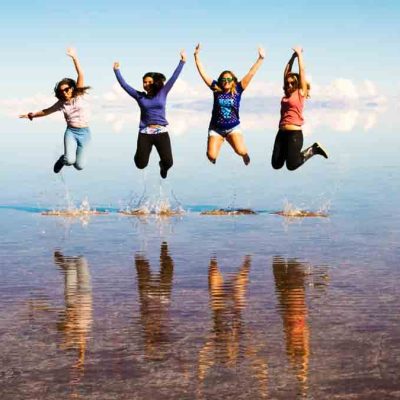 turistas en el salar de Uyuni