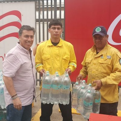 Embol entrega agua a bomberos
