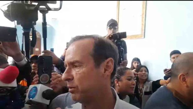 Tuto Quiroga acompaña a su papá a votar