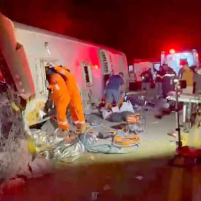 17 muertos en Brasil tras vuelco de bus turístico