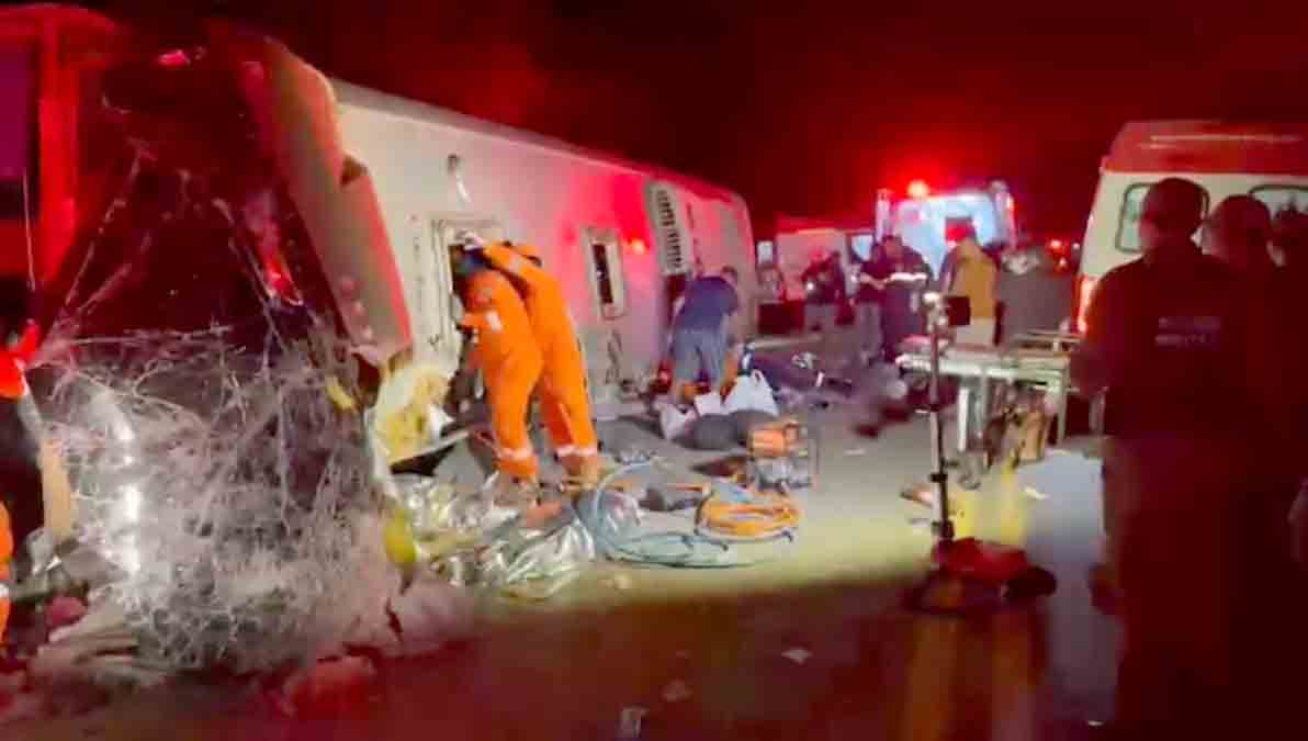 17 muertos en Brasil tras vuelco de bus turístico