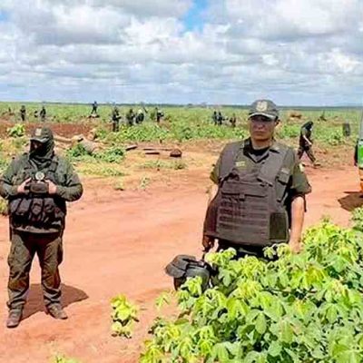 policías resguardan en Guarayos