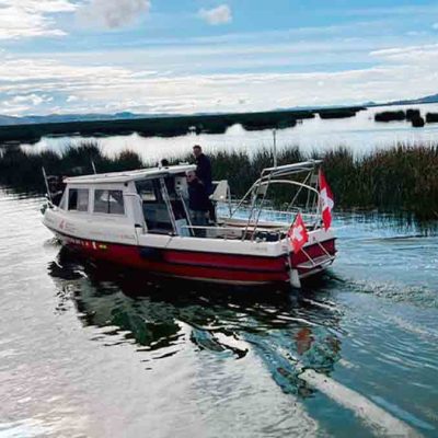 barco MS PlanetSolar II evalúa el estado del Lago Titicaca