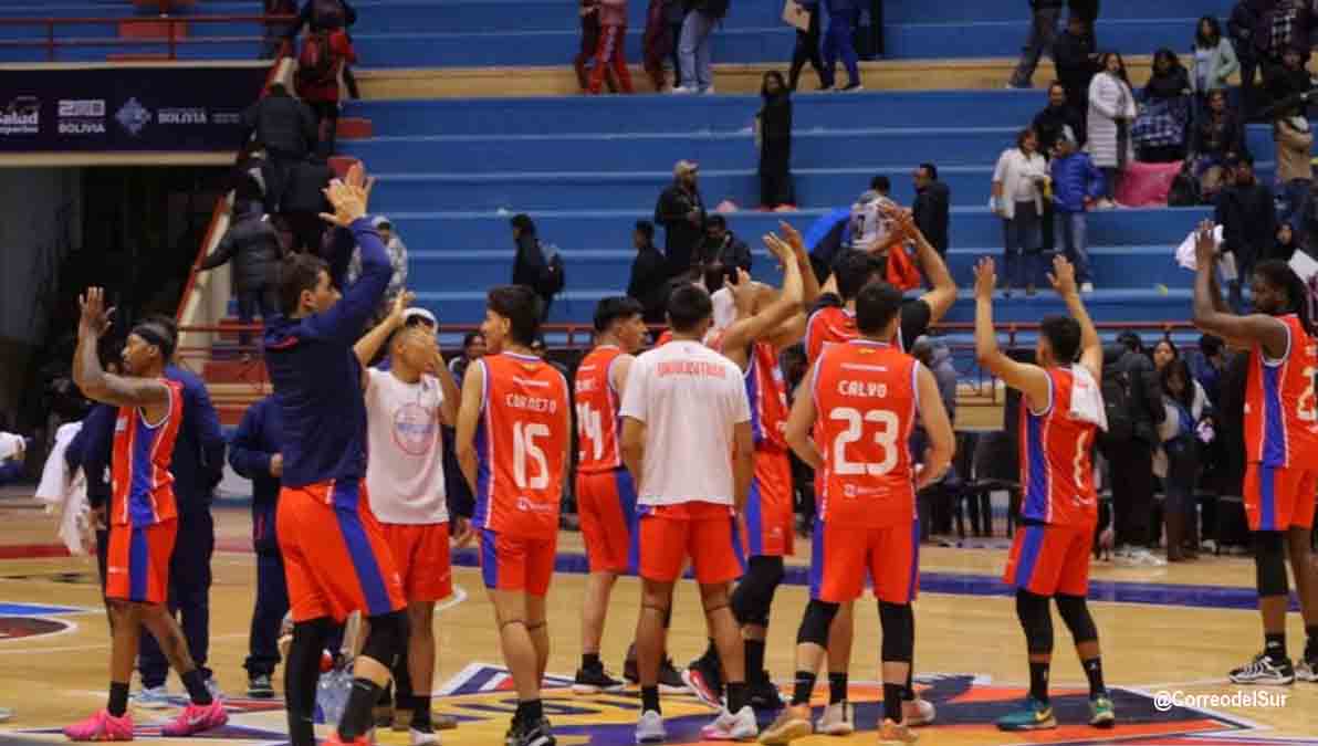 Universitario hace historia en básquetbol