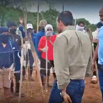 El gobernador Luis Fernando Camacho habla con los avasalladores