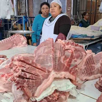 venta de carne de cerdo en Cochabamba