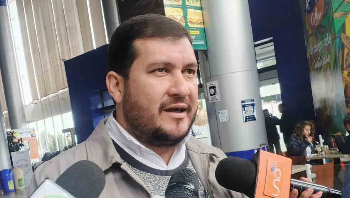 Stello Cochamanidis, cívico cruceño