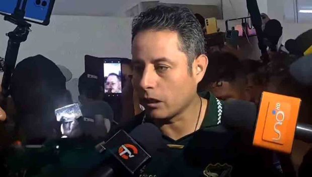 Edman Lara acude a votar