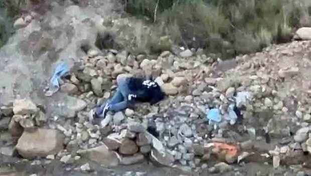 el universitario lanzado a un barranco