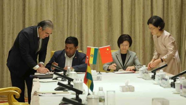 firma de protocolos entre China y Bolivia