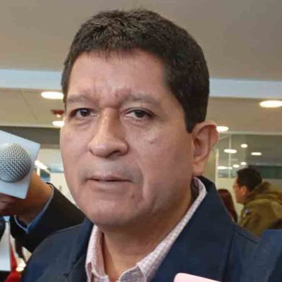 senador Adolfo Flores