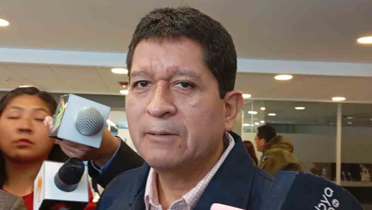 senador Adolfo Flores