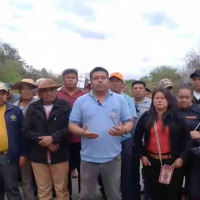 indígenas guaraníes en el punto de bloqueo