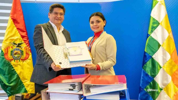 Economía formaliza entrega de información a equipo de Rodrigo Paz