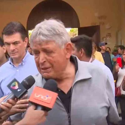 Rodrigo Paz acompaña a su padre a votar