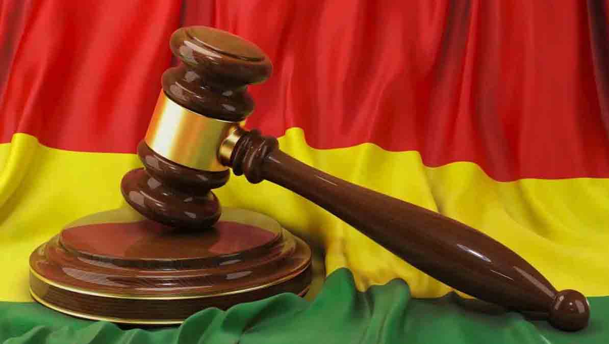 MƔs de 240 jueces son procesados en Bolivia