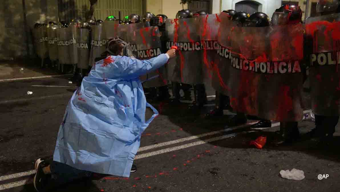 Marcha en Lima deja un muerto y 100 heridos