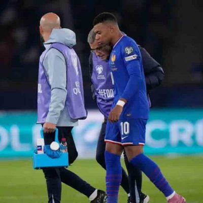 Mbbapé se lesiona el tobillo en eliminatorias