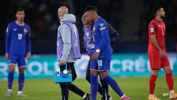 Mbbapé se lesiona el tobillo en eliminatorias