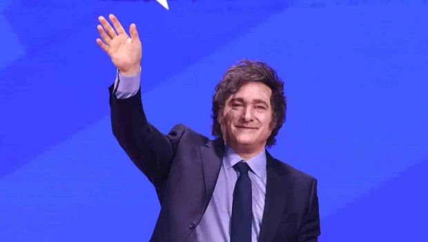 Milei participará de la posesión de Paz