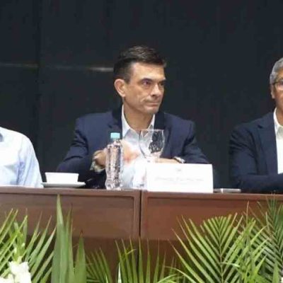 el presidente electo junto a los miembros de su equipo económico