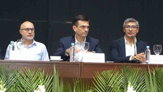 el presidente electo junto a los miembros de su equipo económico