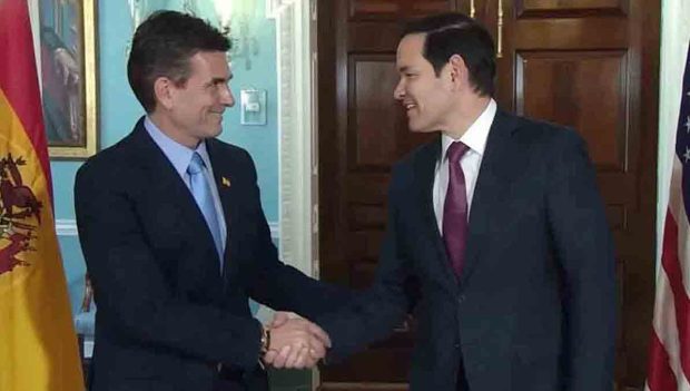Paz y Rubio se estrechan la mano antes de reunirse en Washington