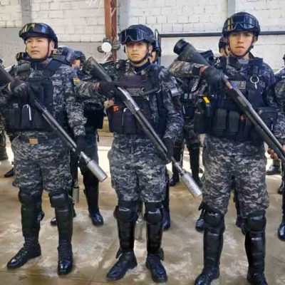 despliegue de policías para seguridad en transmisión de mando