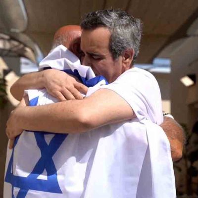 Hamás libera a 20 rehenes vivos