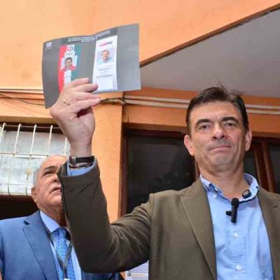 Rodrigo Paz vota en Tarija