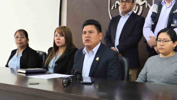 conferencia de prensa del alcalde Pedro Gutiérrez