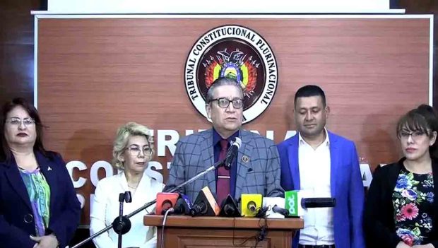 Los cinco magistrados autoprorrogados del TCP