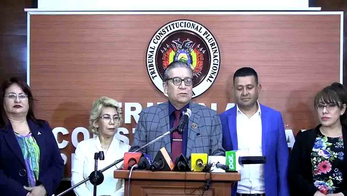 Los cinco magistrados autoprorrogados del TCP