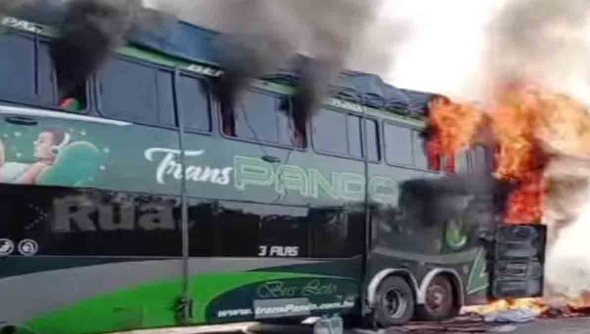 Bus Trans Pando se incendia