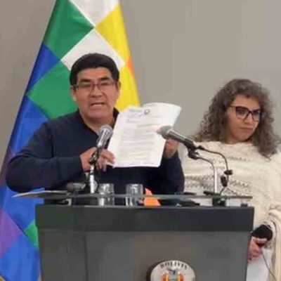 el ministro de Educación, Omar Veliz