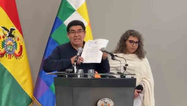 el ministro de Educación, Omar Veliz