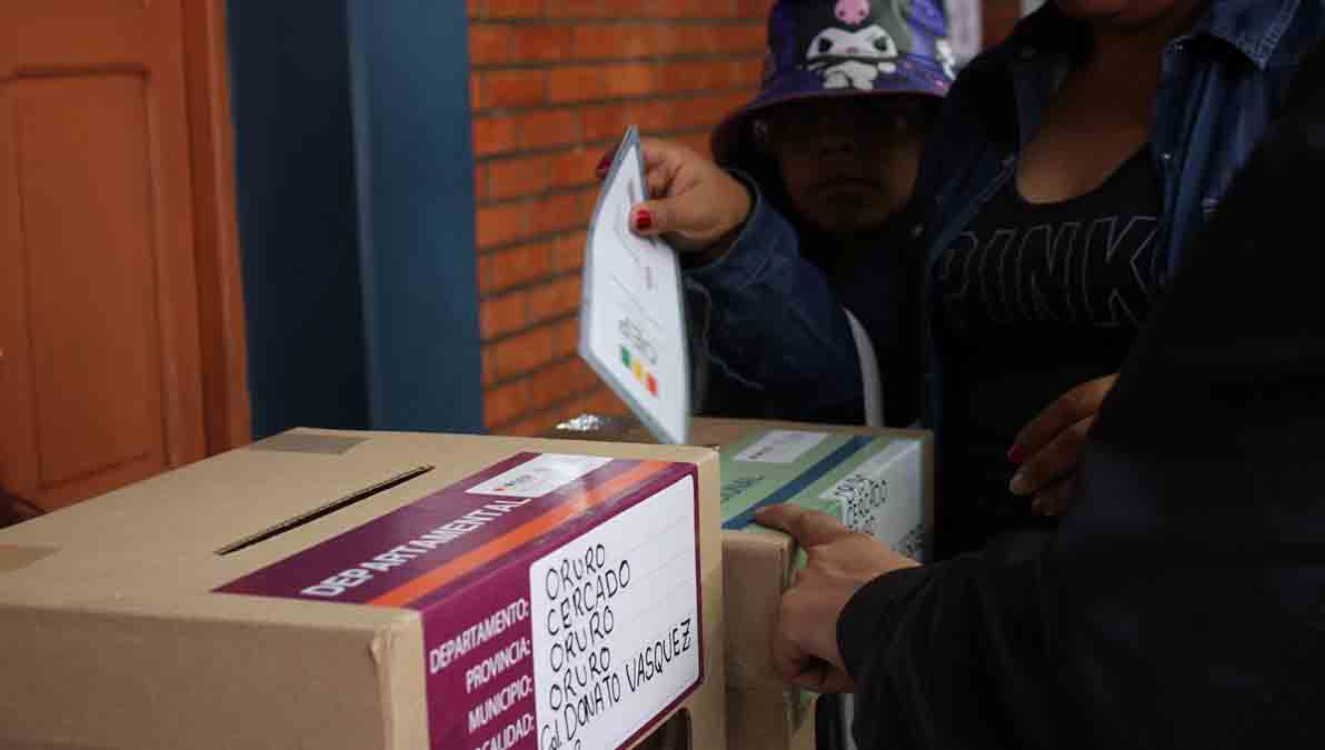 TSE desmiente que se haya prohibido uso de celular