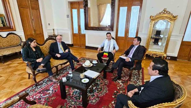 reunión del vicepresidente Lara con miembros del Ejecutivo