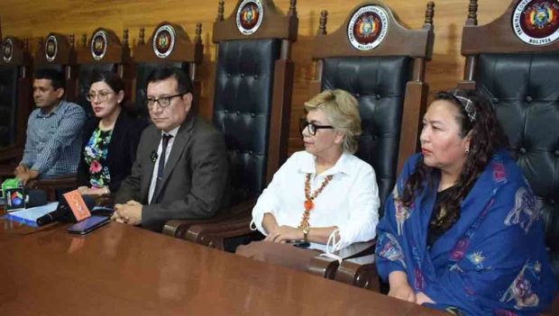 los cinco magistrados autoprorrogados del TCP