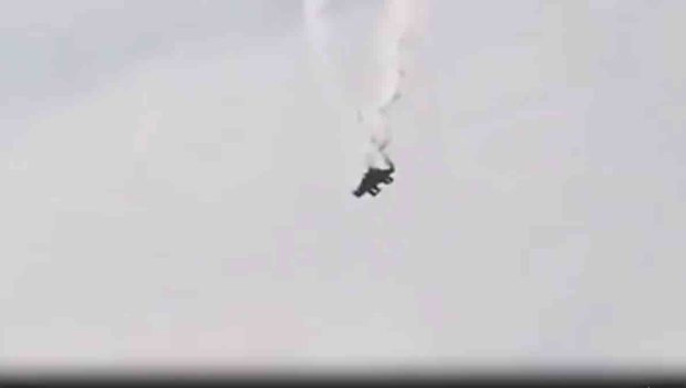 avión turco se desintegra