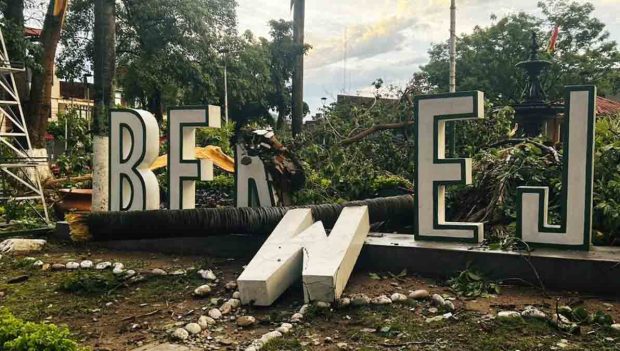 graves destrozos en Bermejo por vientos huracanados