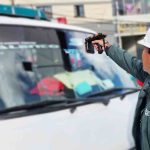 Funcionario de la ANH hace control de la roseta del B-SISA